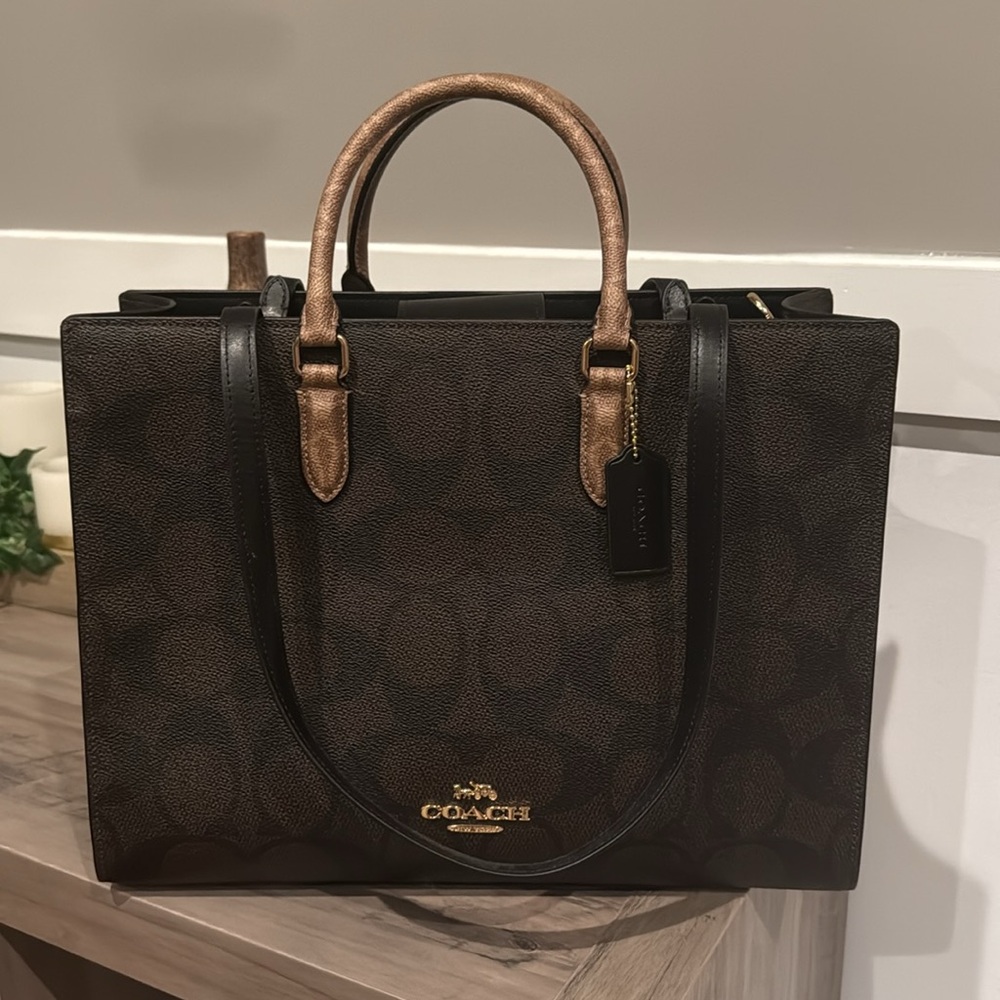 Maggie Tote Bag In Blocked Signature Canvas